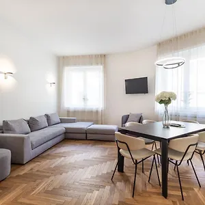 Cool And Big Duomo - White Apartment
