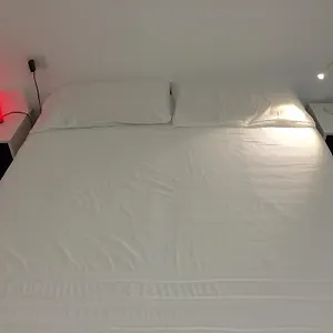 https://apartment-quattro.italymilanhotels.net